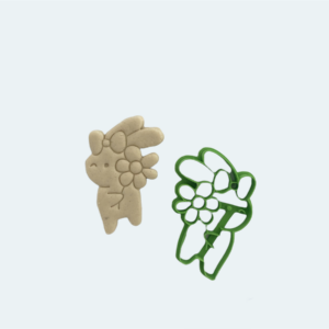 Pupu kukalla piparkakkumuotti